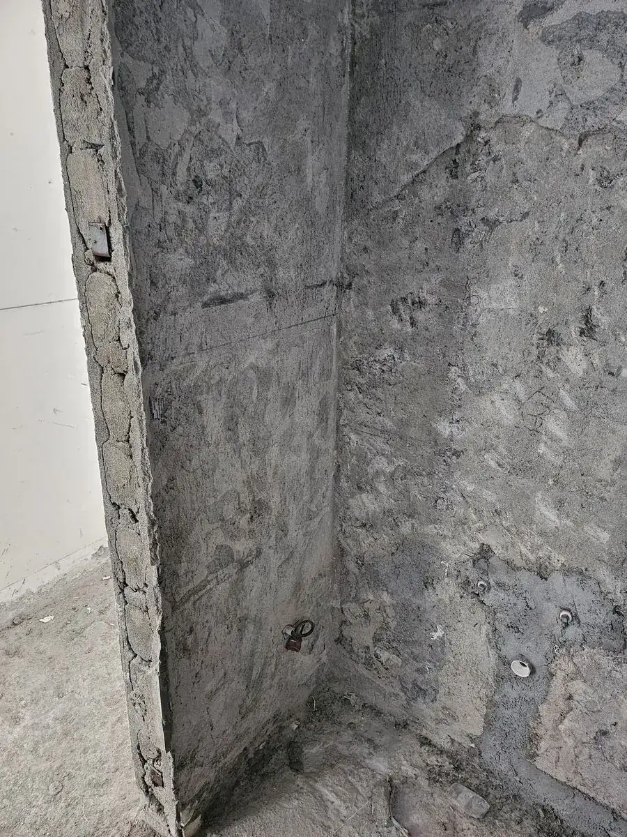 香港單位清拆後牆身打到底層、剷走舊批盪